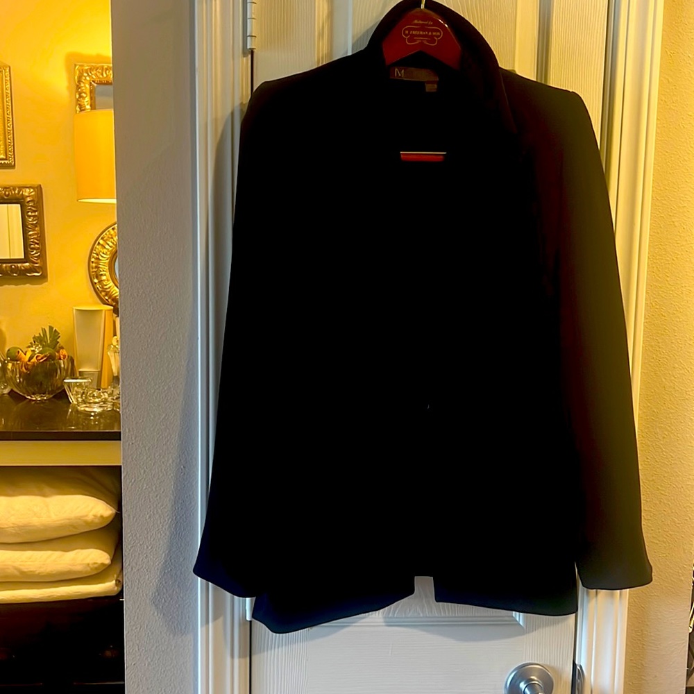 Beautiful soft blazer perfect for the office or with a pair of jeans.